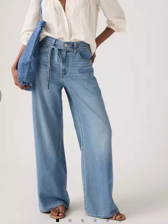 Levi's Denim - Levis Women's XL Baggy  Straight Leg Light Blue Jeans Size 32